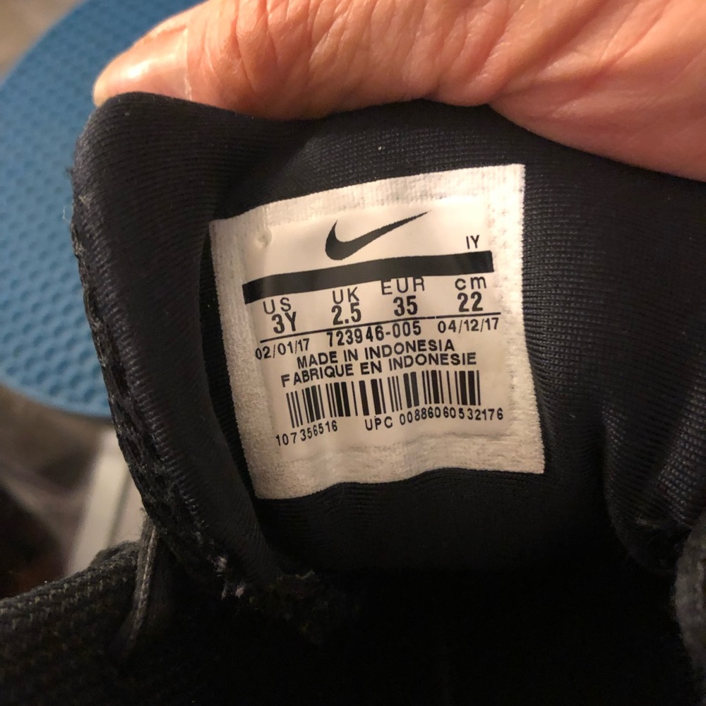 Nike - Picture 4 of 6
